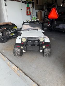 Kids Electric Ride-On Jeep Toy Car-Needs Battery