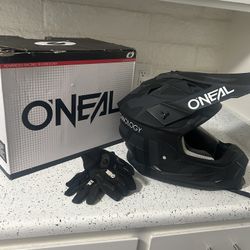 Adult Medium Bmx Helmet And Gloves