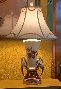BEAUTIFUL VINTAGE CERAMIC TABLE LAMP ROSES, SWANS, CERAMIC - $25 (Washington Park, i25 and Alameda)