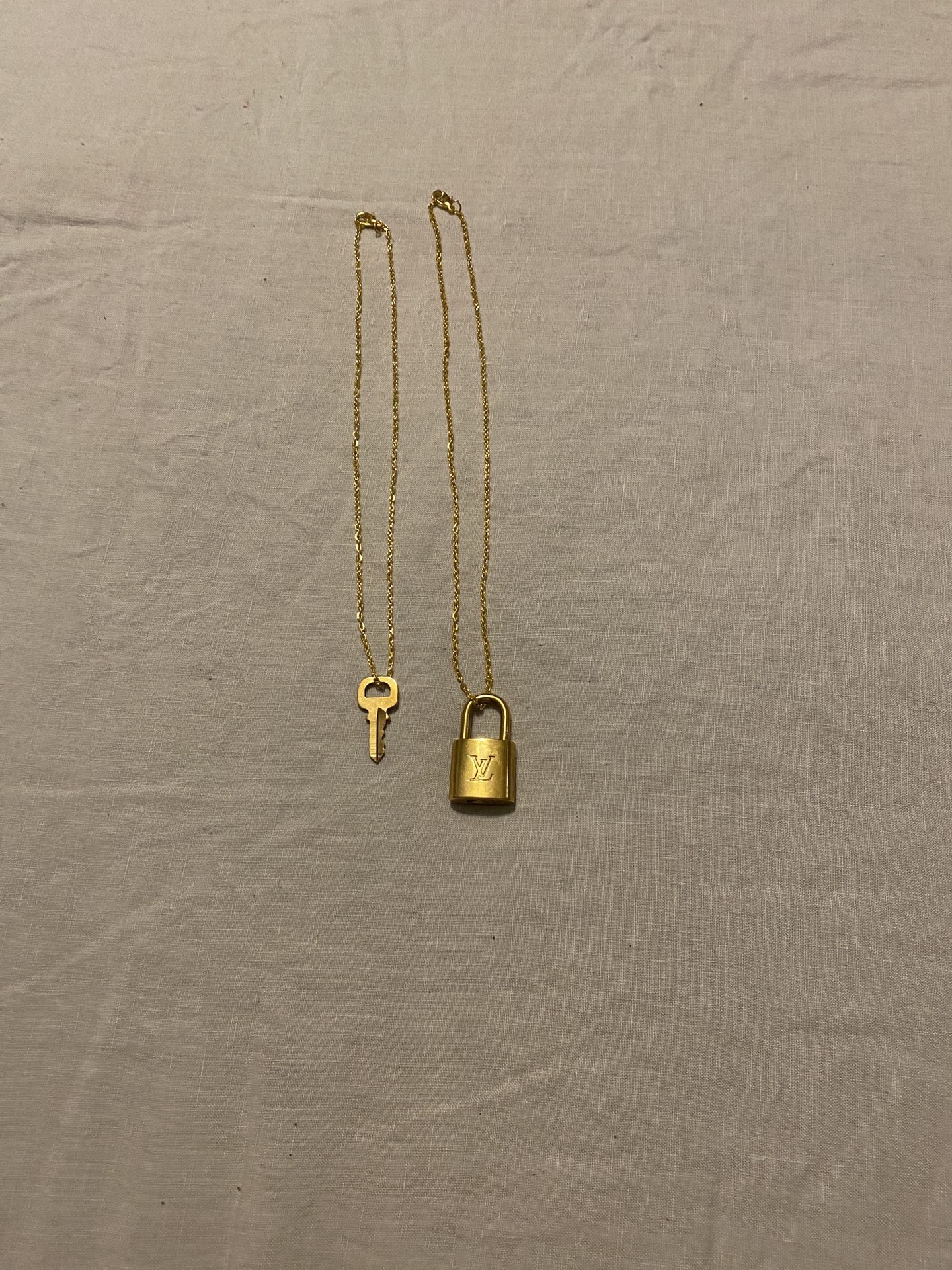 Louis Vuitton Gold Chain with Padlock and Key #302