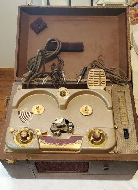 Vintage Revere Reel to Reel TC-200 Tube Type Portable Radio/Tape Recorder/Player!