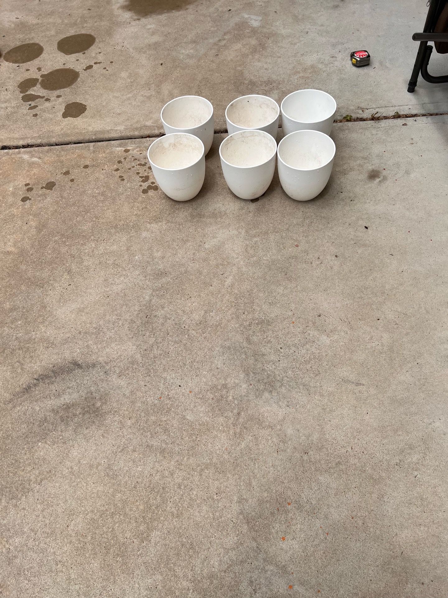 6 white planters