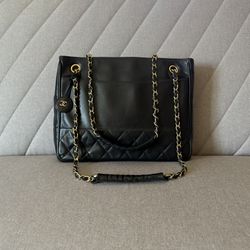 Auth CHANEL Vintage Matelassé Quilted Calfskin Chain Shoulder Tote – Black