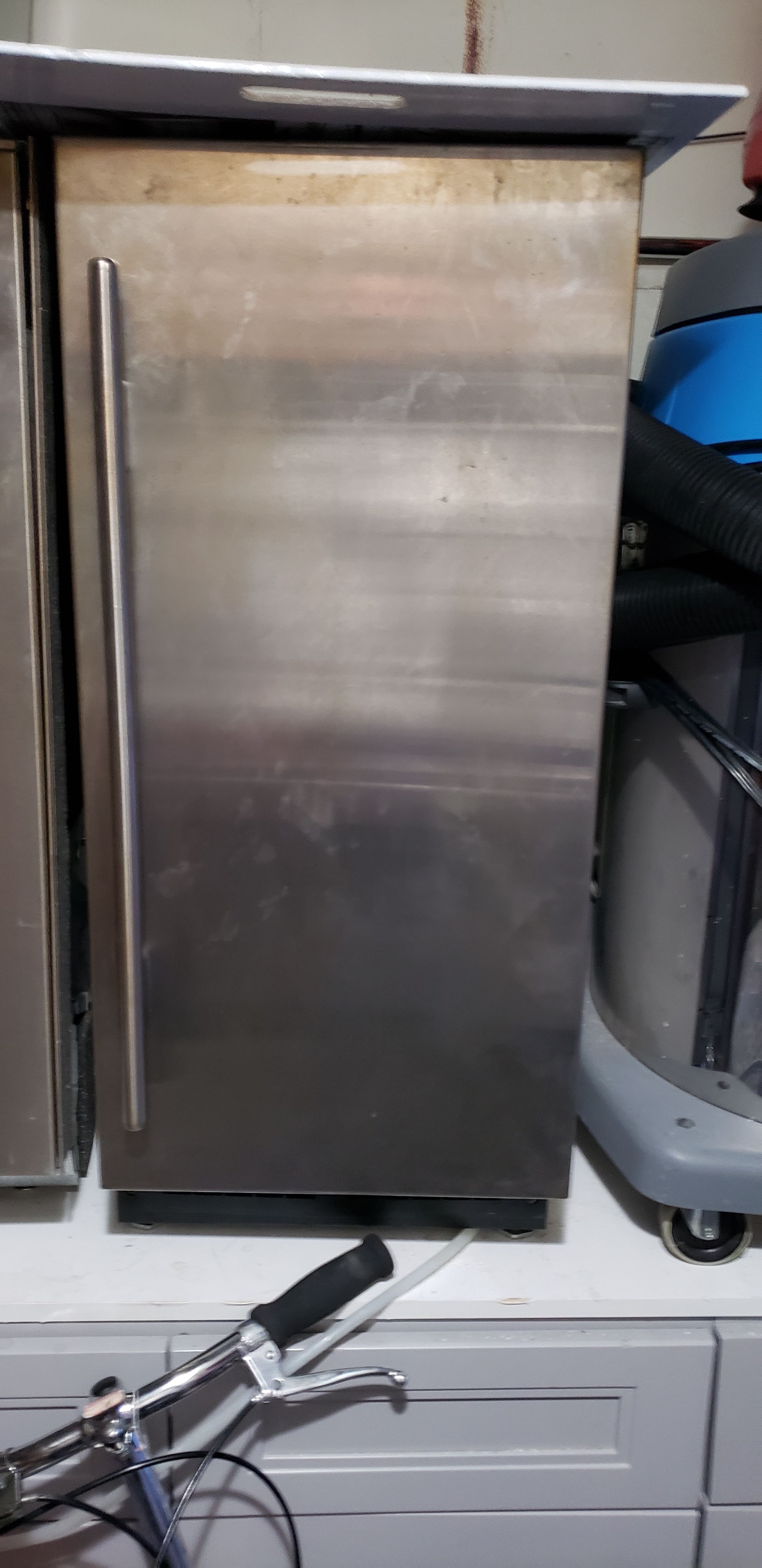 SubZero 15" Undercounter Ice Machine Maker UC15IP for Sale in Fort