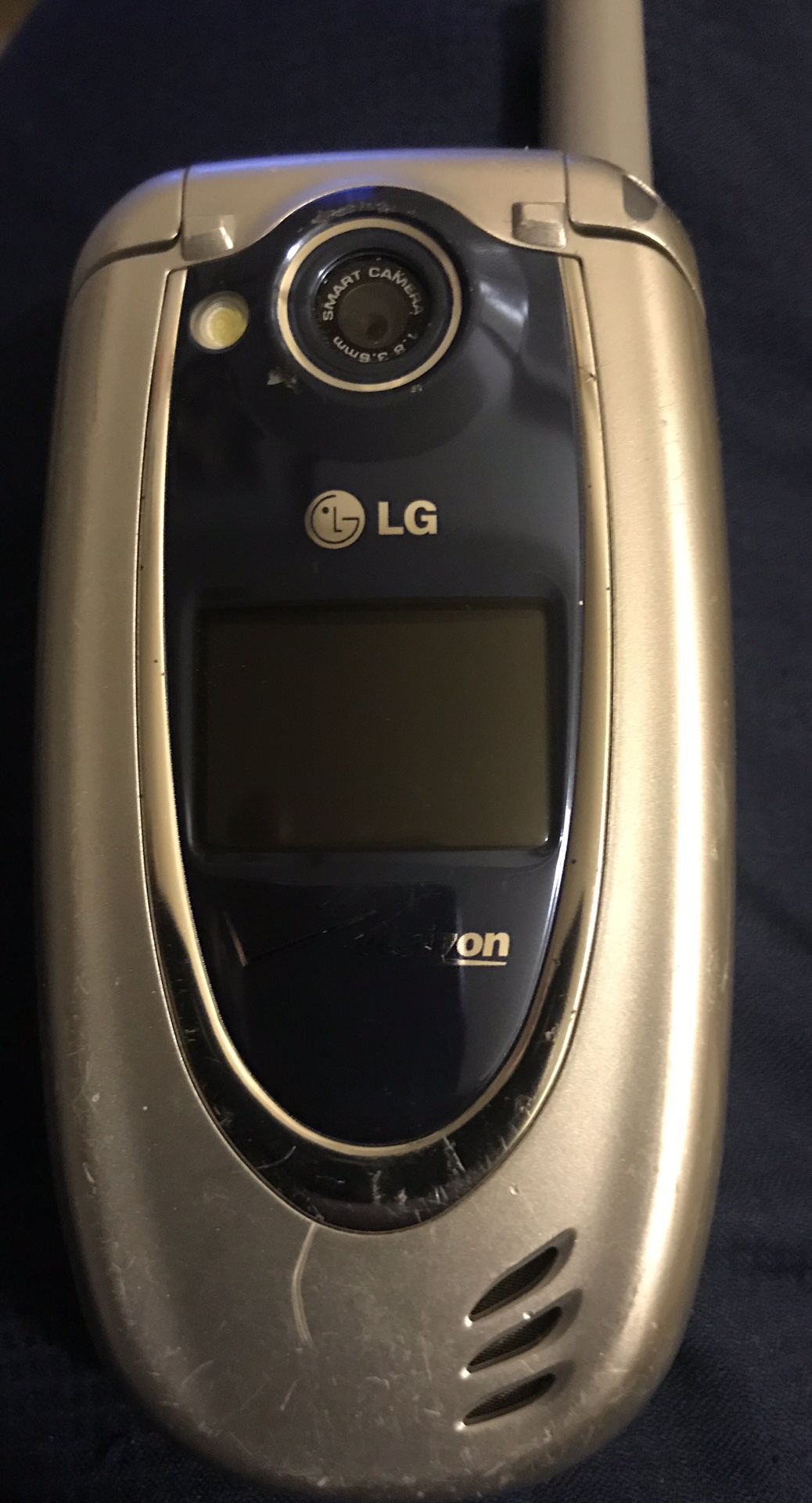 LG vx5200 cell phone