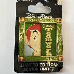 Disney Teamwork Peter Pan & Tinkerbell Cast Exclusive Slider Pin