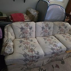 Beautiful couch and 2 matching chairs