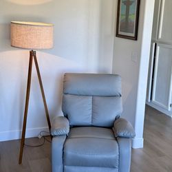 Recliner Chair – Swivel/Rocker – Light Gray |