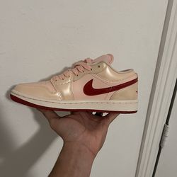 Women’s Air Jordan 1 low SE “Patent Valentine’s Day” size 6.5