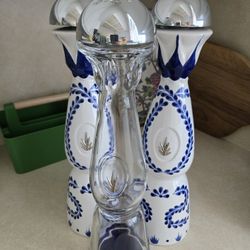 Ended
Clase Azul Reposado Tequila Bottle Hand Painted 