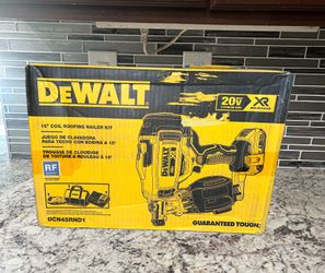 DEWALT 20V MAX XR 15° Coil Roofing Nailer Kit DCN45RND1