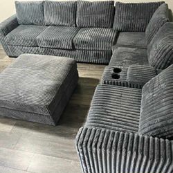New Large Sectional Couch with USB, Cup Holders & Ottoman! Free Delivery 🚚!