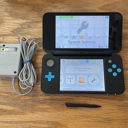 "New" Nintendo 2DS XL video game Handheld system for 3DS DS games + Charger Black and Turquoise Blue