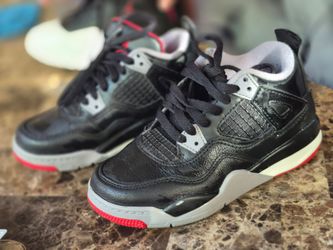 Tenis jordan blanco 12.5 el negro 12 . 80 por los 2