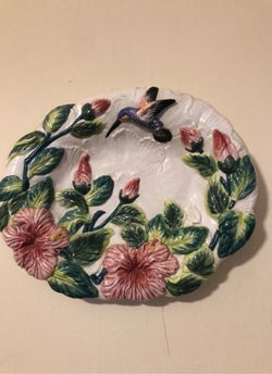 Beautiful vintage 3D hummingbird wall hanging
