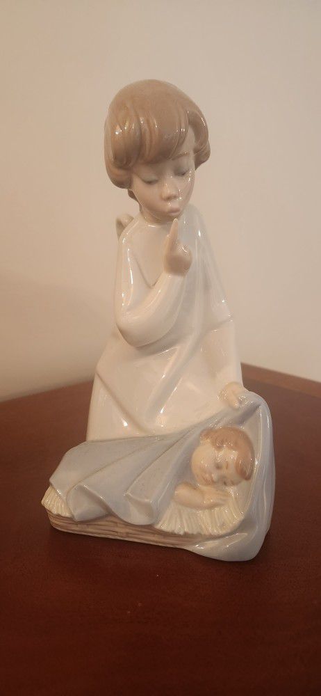 Lladro Angel With Child/ Baby Jesus
