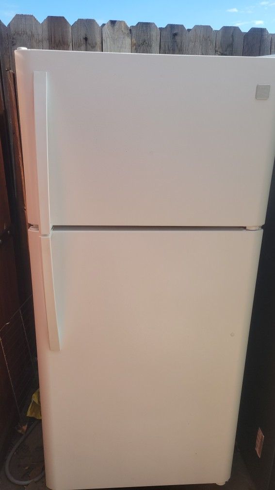 KENMORE  REFRIGERATOR WORKS GREAT CAN DELIVER 