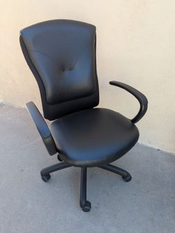 Black Rolling Desk Chair