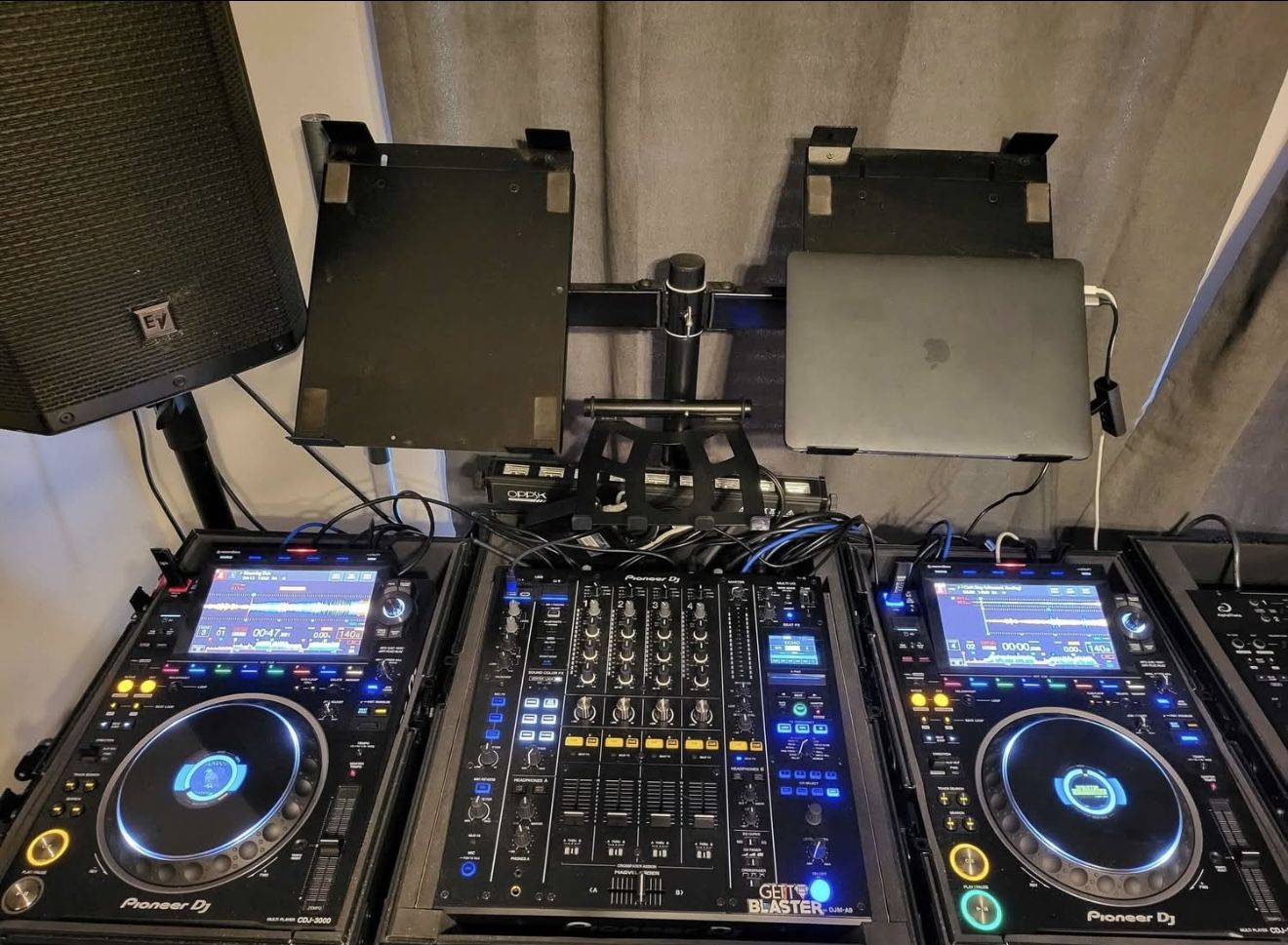 Pioneer Cdj 3000's with Djm A9 mixer 4 flight cases and dual cdj stand