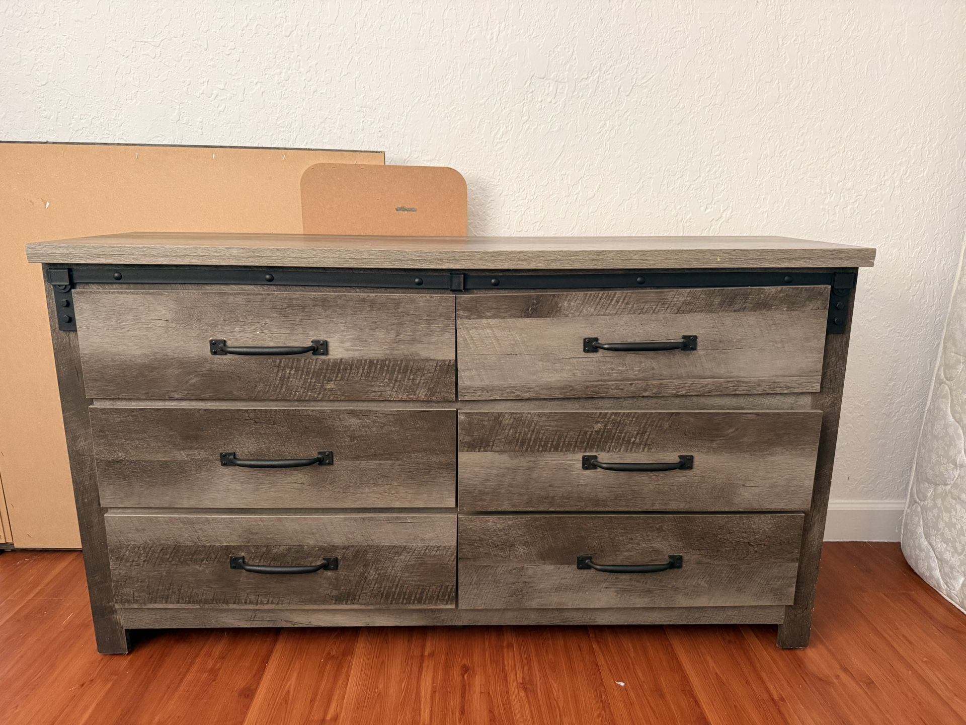 Dresser w mirror