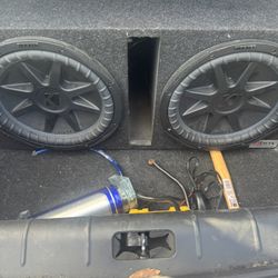 Two Comp Vx Kicker In Box With Capacitor 