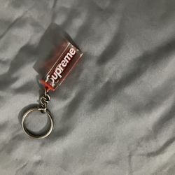 SUPREME KEY CHAIN