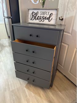 ✨✨GORGEOUS GRAY TALL 5 DRAWER DRESSER✨✨