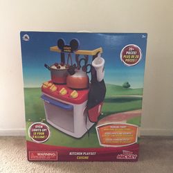 Mickey’s Kitchen Playset/hablo Español