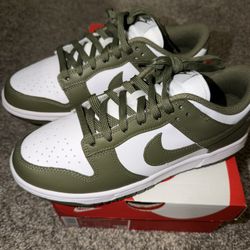Women’s Nike Dunks Size 8 