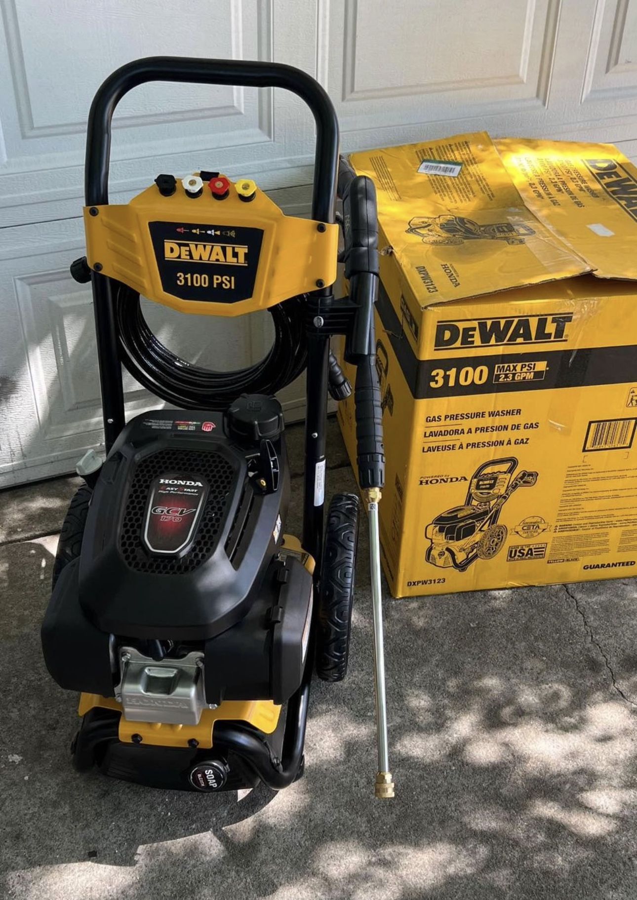 DEWALT 3100 PSI at 2.3 GPM Honda Cold Water Professional Gas Pressure Washer