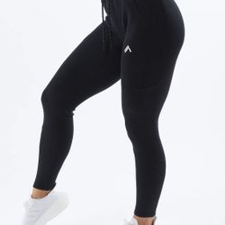 ALPHALETE WOMEN'S ELMTS ZIP JOGGER -Black , Size XS
