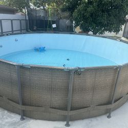18 x 48 pool includes everything in the photo plus its ladder