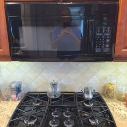  Dishwasher,  Microwave  And Cooktop  All Black.