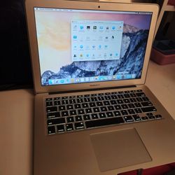 MacBook Air 13 in Laptop Intel I5 4 GB RAM 120 GB SSD 1.6 GHz Core i5 