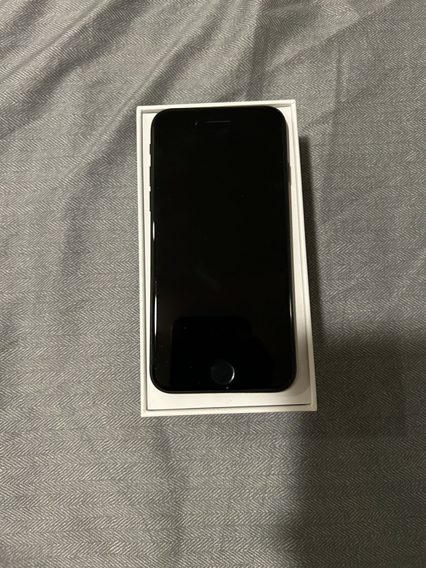 iPhone SE (used) Second Gen 