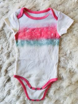 Adorable baby clothes size 6 - 9 months