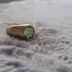 LUXURIOUS YELLOW GOLD TOPAZ GEMSTONE RING. SIZE 9