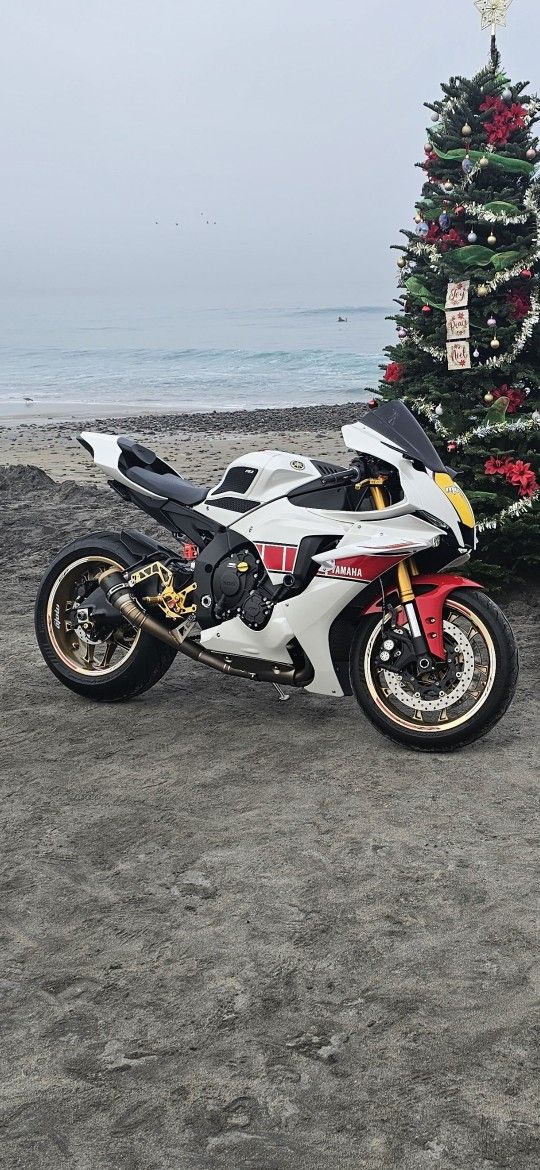 2022 Yamaha R1