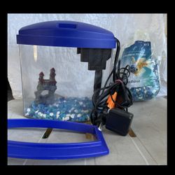 AqUARIUM WITH FILTER PUMP SET-9 1/2 x8 x5 inches- 2 bogs of rocks take all for In EAGLE ROCK FIRM PRICE
