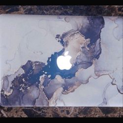 13" Macbook Pro Catalina 8gb 500gb Hard Drive.
With brand New Marble Case. 2012 model
with new power adapter.