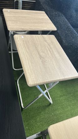 Folding table