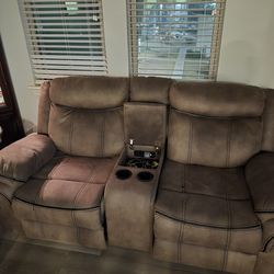 Recliner sofas