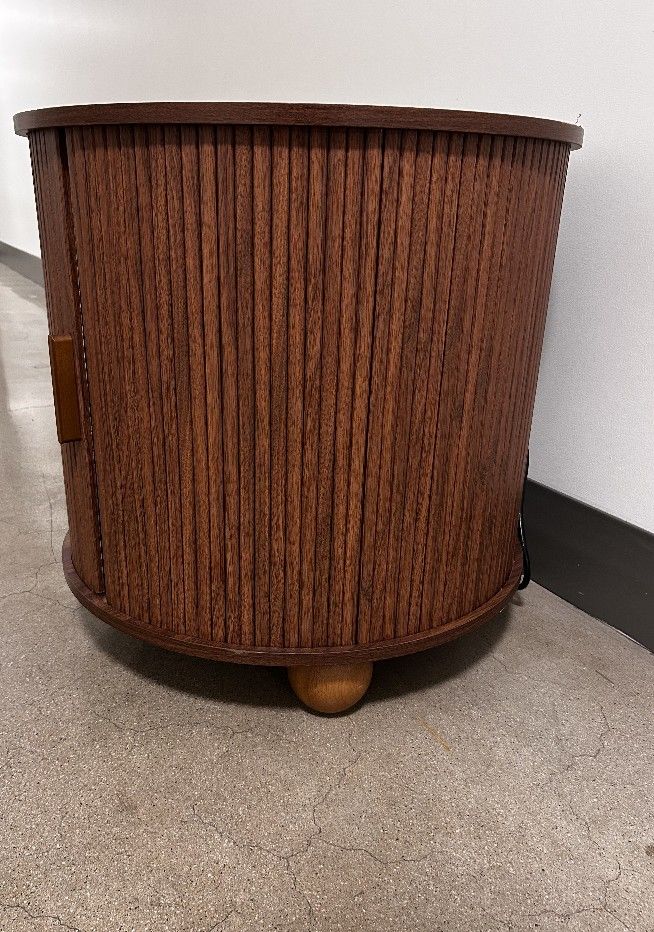 ROUND END TABLE WITH CHARGING STATION 24"