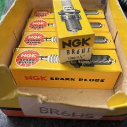 NGK BR6HS Spark Plug - Package Of 5 - New