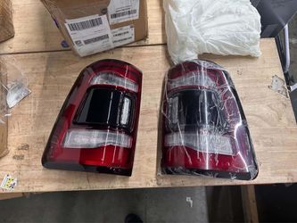 (Z-20)Rear Tail Light For Dodge For RAM 1500 2019 2020 2021 Car Fog Lamp Turn Signal Light Bumper Reflector Light