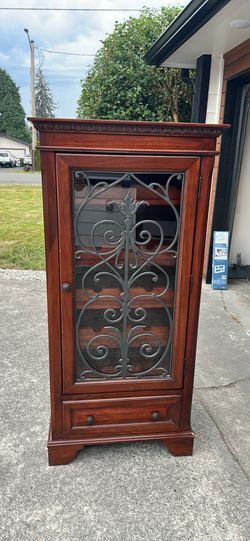 Vine cabinet