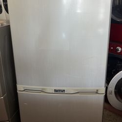 Samsung 19.6 Cu Ft Bottom Freezer Refrigerator Used