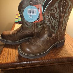 Justin Size 8B Boots, Brand New