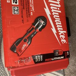 Milwaukee M12 Force Logic Press Tool 1/2”-1”Kit