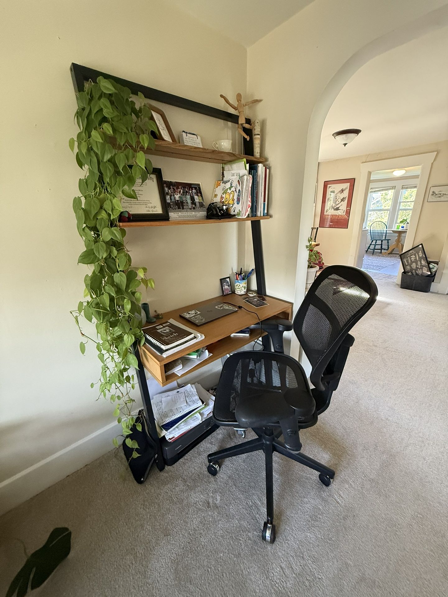 Leaning Desk